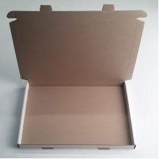 Самосборная коробка из двухцветного микрогофрокартона (белый/бурый) марка Т11, формат 310мм*220мм*20мм (длина*ширина*глубина).