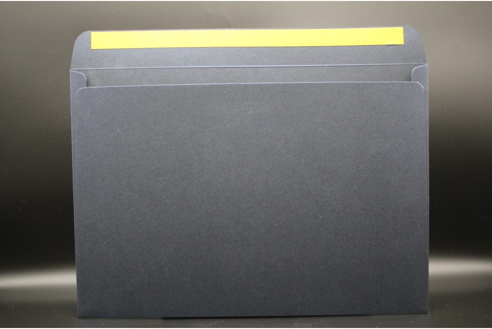 Конверт из дизайнерской бумаги PERGRAPHICA infinite black (плотность 300 гр.) формат С4, 10 штук в упаковке.Цена за 1 упаковку.