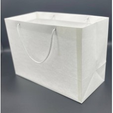 Пакет из дизайнерской бумаги Эфалин цвет белый размер 220мм*300мм*120мм-горизонтальный. В упаковке 10 штук. Цена за одну упаковку.