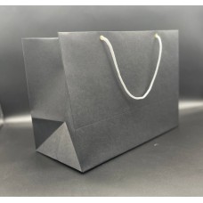 Пакет из дизайнерской бумаги Эфалин цвет черный размер 340мм*400мм*150мм-горизонтальный. В упаковке 10 штук.Цена за одну упаковку.