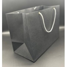 Пакет из дизайнерской бумаги Эфалин цвет черный размер 220мм*300мм*120мм-горизонтальный. В упаковке 10 штук.Цена за одну упаковку.